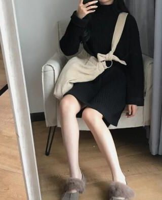 何须执手问年华