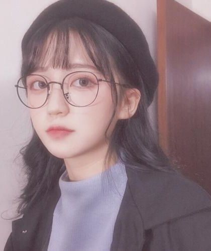 《穿成虐文女配的亲闺女》作者：暮时归