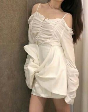 回眸一笑秋波起 作者：东奔西顾